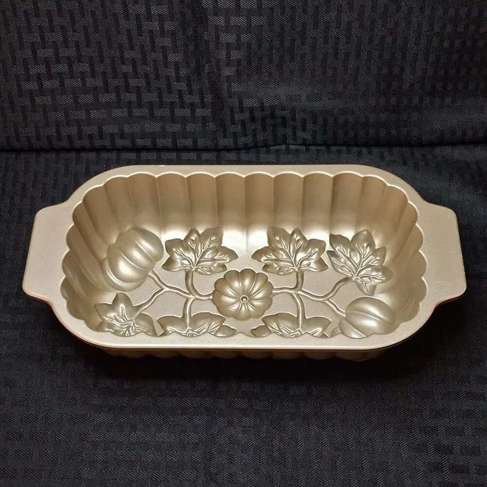 Nordic Ware Pumpkin Loaf Pan 9” x 5” x 2” Bronze EUC